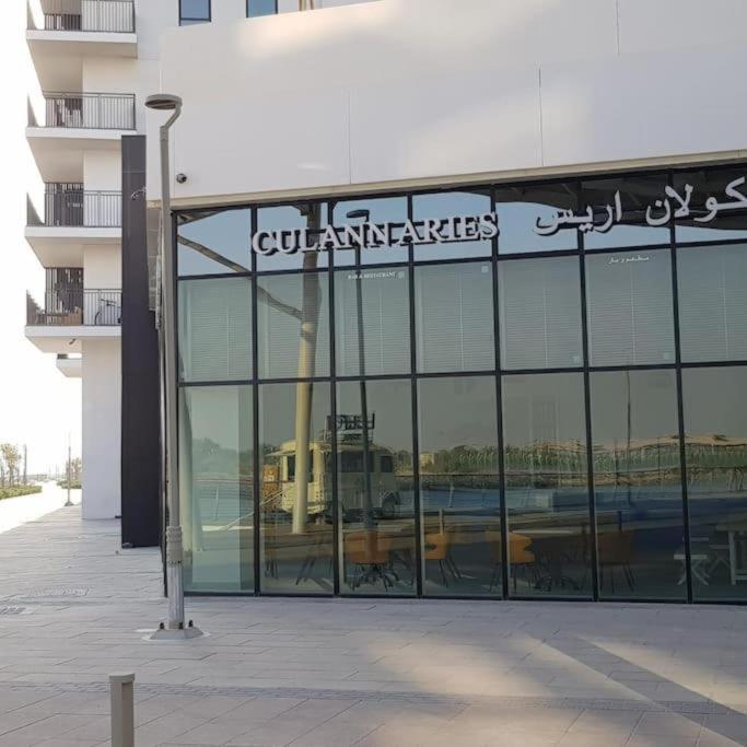 B8 Studio Close To Formula 1 With Ferrari World View Apartment Abu Dhabi Exterior photo